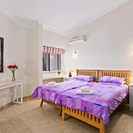 Sleeps 6 Pool Air Con T480136 Villa