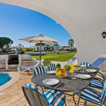 Βίλα Sleeps 6 Pool Air Con T480136 *