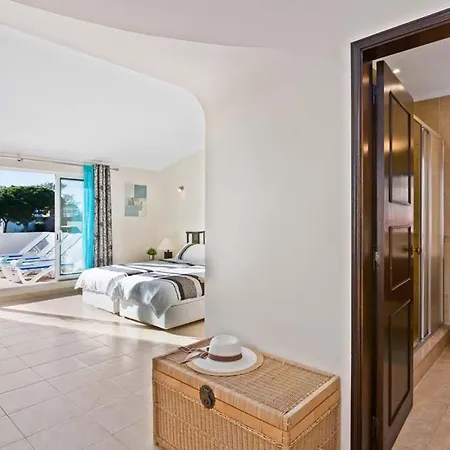Villa Sleeps 6 Pool Air Con T480136 *